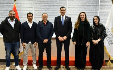 اجتماع مثير بين وزير الرياضة ووفد الاتحاد الدولي للريشة الطائرة لتعزيز التعاون الرياضي