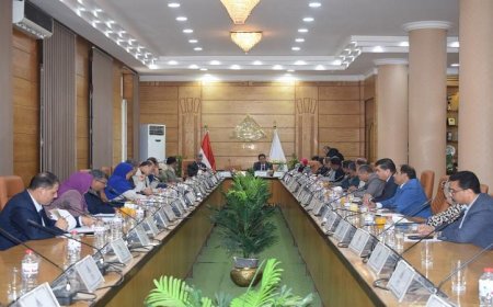 رئيس جامعة بنها يقود اجتماع مجلس الجامعة لمناقشة التطورات الأكاديمية والإدارية