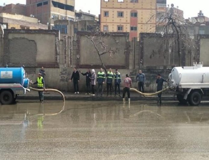 محافظ القليوبية يتفقد جهود شفط مياه الأمطار في مدن وأحياء المحافظة