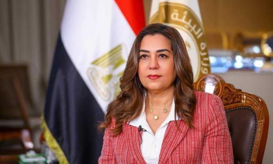 تهنئة وزيرة التنمية المحلية للمحافظ بمناسبة اختيار القاهرة رابع أجمل مدينة في العالم