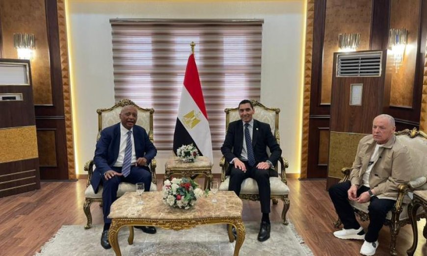وزير الشباب والرياضة يرحب برئيس الاتحاد الأفريقي لكرة القدم في لقاء هام