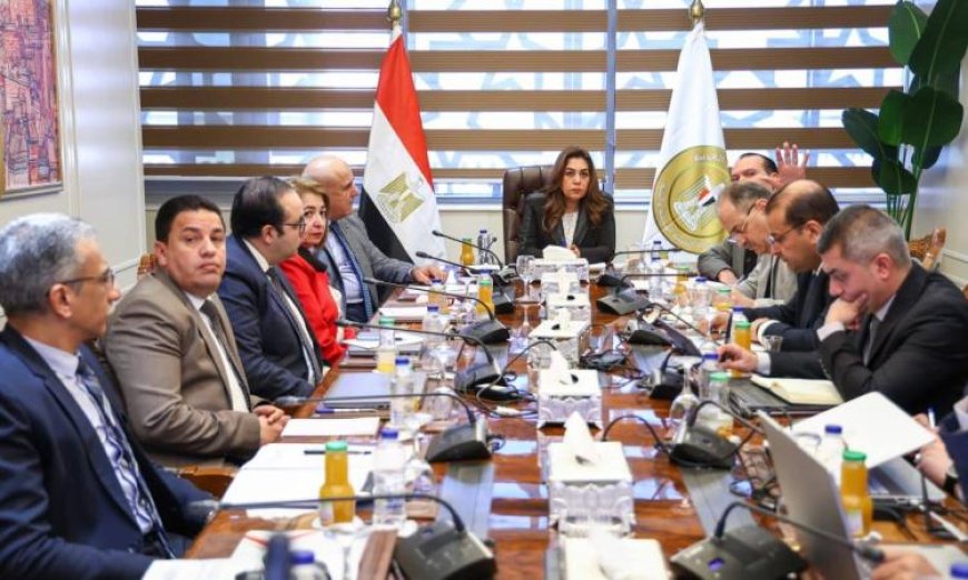 وزيرة التنمية المحلية تواصل متابعة الملفات الهامة مع قيادات الوزارة لضمان التنفيذ الفعال
