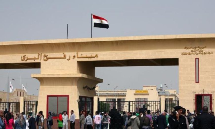 مباشر دفعة جديدة من العائدين الفلسطينيين تصل إلى ميناء رفح البرى في قطاع غزة