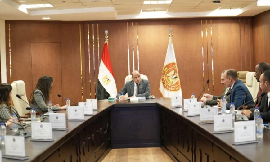 وزير العمل يجتمع مع ممثلي شركات توصيل الطلبات لتعزيز الشراكات الاقتصادية