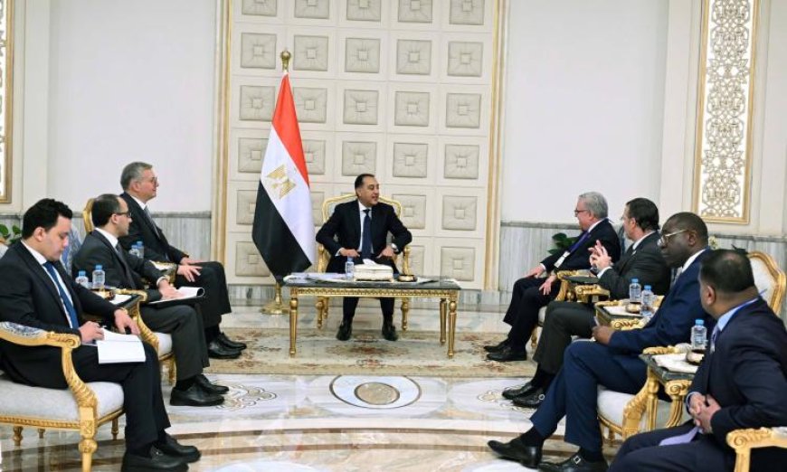 رئيس الوزراء يتباحث مع رئيس شركة شيفرون العالمية للاستكشاف والإنتاج لتعزيز التعاون في قطاع الطاقة