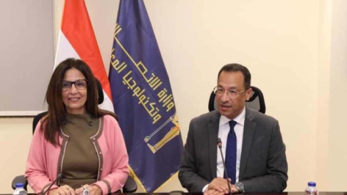 وزيرا الاتصالات والثقافة يتناقشان حول مشاريع تعزيز التحول الرقمي في البلاد