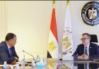 رستم يتحاور مع مدير المكتب الإقليمي للبنك الإسلامي للتنمية في القاهرة لتعزيز التعاون الاقتصادي
