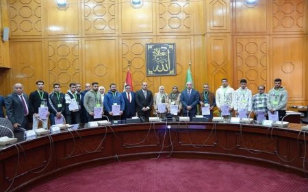 وزير العمل ومحافظ الإسماعيلية يوزعان عقود عمل مميزة لذوي الهمم في خطوة لتعزيز فرص العمل