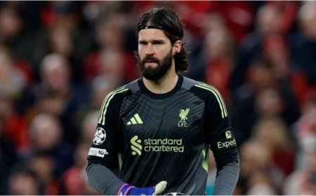 سلوت يعلن مدة غياب أليسون بيكر عن ليفربول ويثني على تألق محمد صلاح