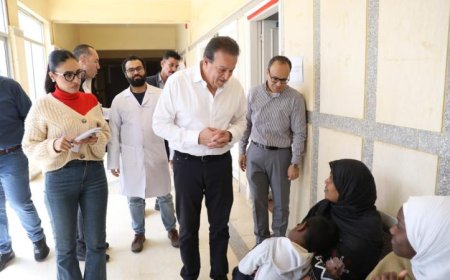 زيارة مفاجئة من وزير الصحة لمركز طبي في الحي الثالث بمدينة بدر تغير مسار جولته