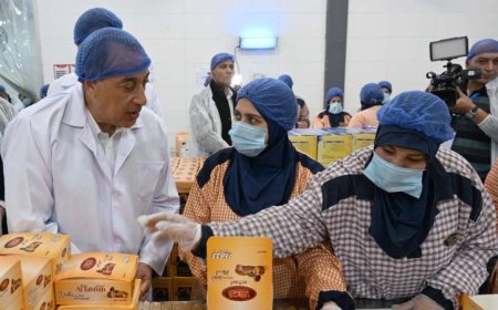 مدبولي يبرز أهمية النهوض بقطاع التمور لخلق فرص عمل جديدة للشباب والصورة توضح ذلك