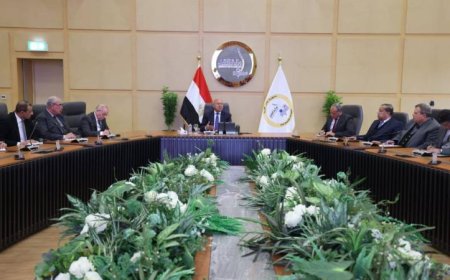 وزير النقل يدعو لتقليل النفقات وزيادة الإيرادات لتحسين كفاءة القطاعات المختلفة