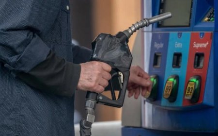 أسعار البنزين ترتفع وتزيد الضغوط على التضخم الأمريكي وتربك حسابات الفائدة وفقاً لتقرير بلومبيرج