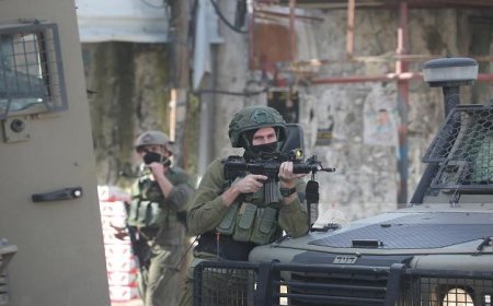 اقتحام قوات الاحتلال الإسرائيلي لمدينة طولكرم واعتقال شاب فلسطيني وسط المدينة