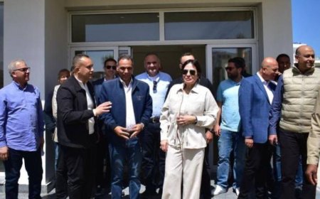 وزيرة الإسكان تواصل جولاتها التفقدية للأبراج الشاطئية وطريق البوليفار في العلمين الجديدة