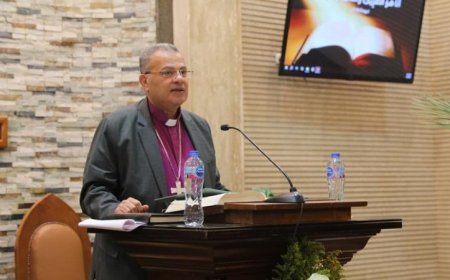 رئيس الطائفة الإنجيلية يحتفل بأحد السعف في كنيسة حدائق القبة