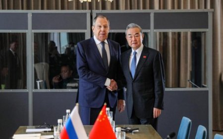 وزير خارجية الصين يعلن استعداد بلاده للتعاون مع روسيا من أجل استقرار الشرق الأوسط