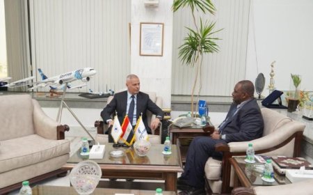 رئيس مصر للطيران يلتقي بالأمين العام لاتحاد شركات الطيران الأفريقية لتعزيز التعاون الجوي
