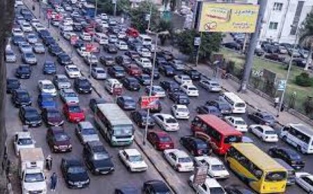 نشرة مرورية شاملة تكشف عن مناطق الكثافات المرورية العالية في القاهرة والجيزة
