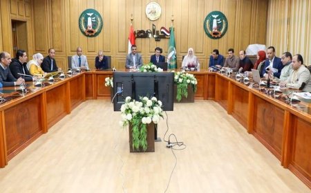 سكرتير عام المنوفية يشرف على ملفات العمل لتحسين جودة الخدمات المقدمة