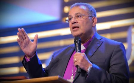 رئيس الطائفة الإنجيلية يشارك في احتفالات كلية رمسيس ويؤكد على أهمية التعليم الديني