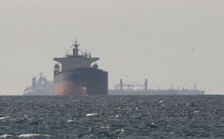 سفينتان تعبران مضيق هرمز لأول مرة بعد إعلان وقف إطلاق النار