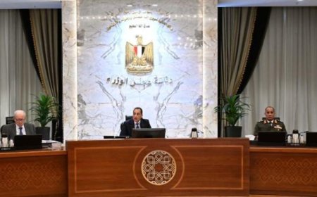 رئيس الوزراء يقرر تمديد ساعات عمل المحلات حتى 11 مساء بدلاً من 9 حتى نهاية أبريل