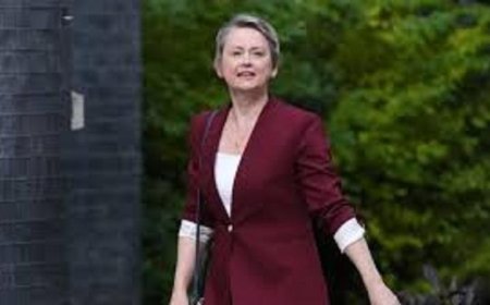 بريطانيا ترفض فرض رسوم عبور على مضيق هرمز وتدعو للحفاظ على حرية الملاحة