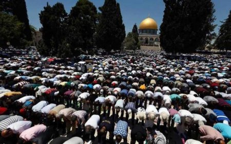 توافد 100 ألف مصلٍ لأداء صلاة الجمعة في المسجد الأقصى المبارك