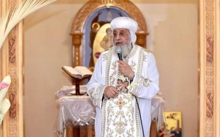 البابا تواضروس يقود صلوات الجمعة العظيمة في الكاتدرائية المرقسية بالعباسية بحضور حشود كبيرة