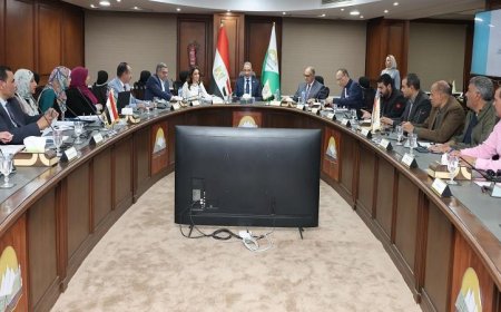 محافظ الجيزة يتولى رئاسة اجتماع اللجنة العليا للإعلانات لتعزيز تنظيم المنظومة وزيادة الموارد