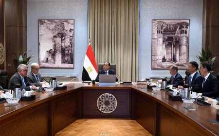 رئيس الوزراء يناقش مع شركة خينان تشهنجفو الصينية مشروع إنشاء مصنع للألومنيوم في البلاد