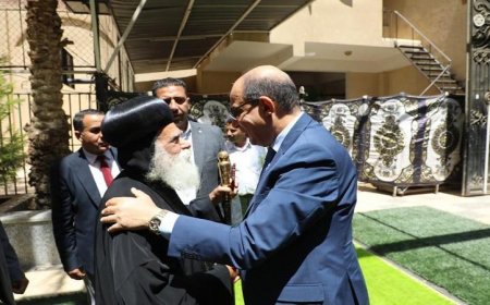 محافظ المنيا يقدم التهاني للقيادات الكنسية في عيد القيامة المجيد
