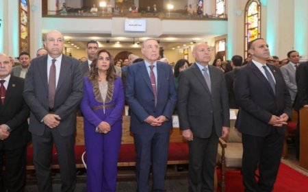 وزير الطيران يرسل تهانيه لقداسة البابا تواضروس الثاني بمناسبة عيد القيامة المجيد