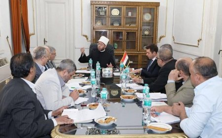وزير الأوقاف يجتمع مع قيادات هيئة الأوقاف لتعزيز وتنمية الموارد المالية