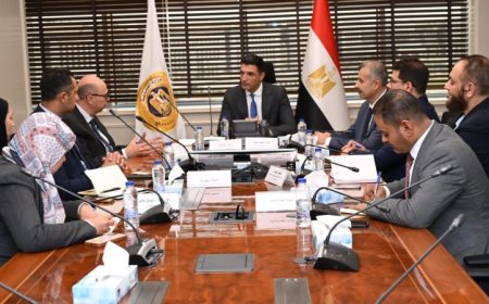 وزير الصناعة يناقش استراتيجيات توسع مجموعة سان جوبان في السوق المصرية