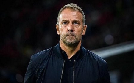 هانز فليك يدعو برشلونة لإنهاء الموسم بأفضل أداء ممكن