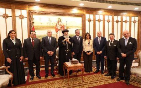 زيارة محافظ القاهرة إلى البابا تواضروس الثاني في المقر الباباوي بالعباسية