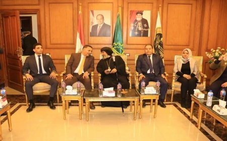 محافظ القليوبية يقدم التهاني للأنبا نوفير أسقف شبين القناطر بمناسبة عيد القيامة المجيد