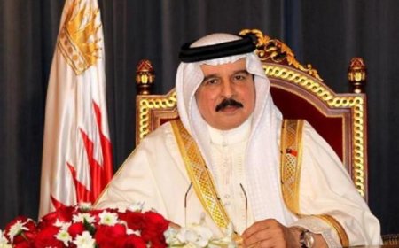 عاهل البحرين يلتقي قائد القيادة المركزية الأمريكية لبحث التطورات الإقليمية والدولية