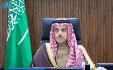 وزير الخارجية السعودي يتواصل مع نظيره الإيراني لمناقشة آخر مستجدات الأوضاع الإقليمية