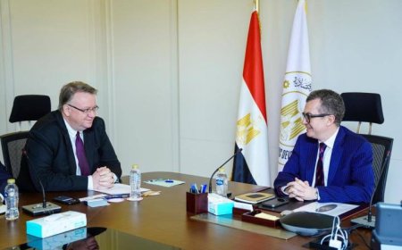 وزيران يلتقيان لمناقشة استراتيجيات تعزيز كفاءة ومرونة سوق العمل في البلاد