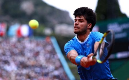 ألكاراز يسعى لاستعادة صدارة العالم قبل بطولة برشلونة