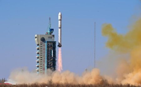 إطلاق الصين لصاروخ حاملاً ثمانية أقمار اصطناعية إلى الفضاء في إنجاز فضائي جديد