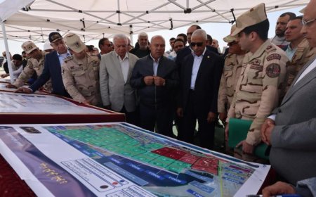 وزير النقل يقوم بجولة تفقدية لمتابعة أحدث تطورات مشروع تطوير ميناء العريش البحري