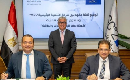 جمال الدين يوقع عقود ثلاث مشروعات استراتيجية مع شركة صقر للإلكترونيات والطاقة في السخنة