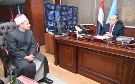 محافظ الغربية يعقد اجتماعاً مع وكيل وزارة الأوقاف ورئيس المنطقة الأزهرية ووكيل التضامن لبحث المشاريع المشتركة