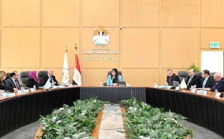 وزيرة الإسكان تناقش تنفيذ مشروعات مبادرة حياة كريمة في اجتماع هام