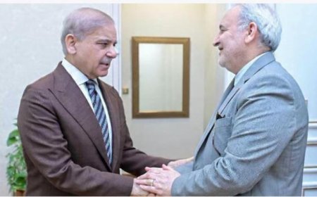 رئيس وزراء باكستان يناقش مع السفير الإيراني التطورات الأخيرة بعد تمديد الهدنة