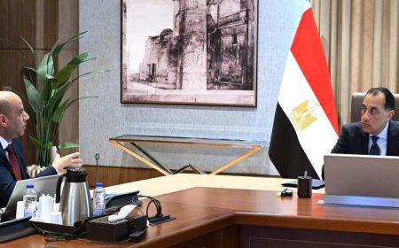 رئيس الوزراء يجتمع بوزير العمل لمناقشة قضايا هامة في الوزارة